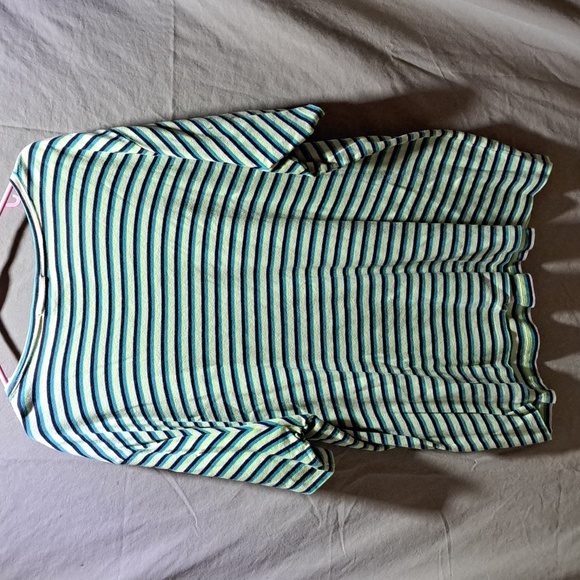 Woman's plus size top - Picture 2 of 3